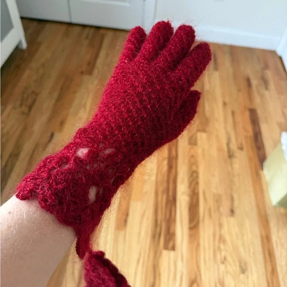 Chic Red Hand Crochet Gloves - Picture 2 of 4